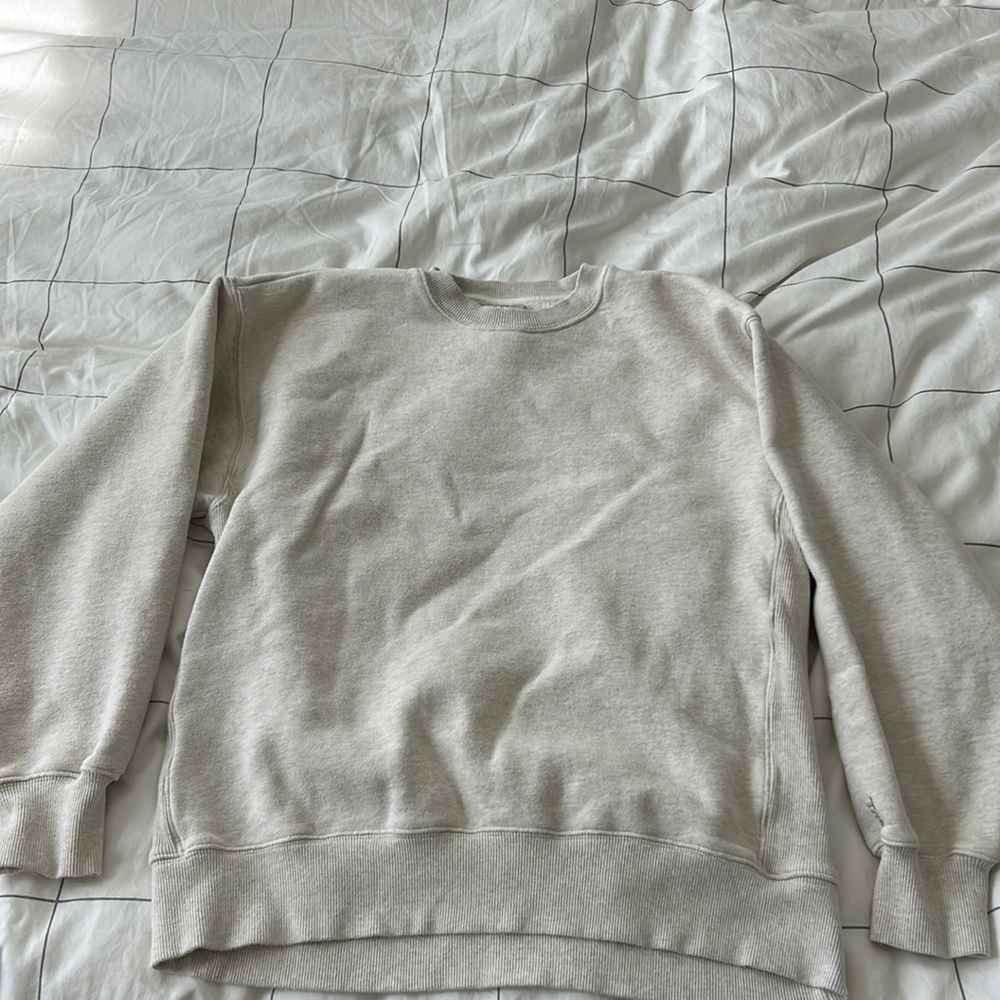 Gently worn Aritzia TNA boyfriend sweater